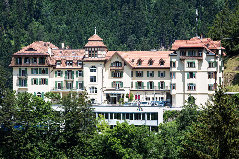 hosta hotel & tourism school switzerland